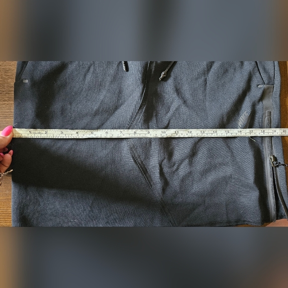 NEW- Nike Black NSW Tech Fleece Skirt - Picture 5 of 10